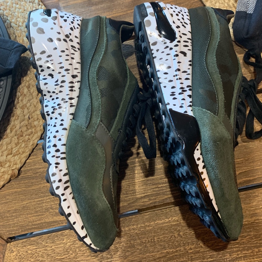 Like New Fashion sneakers Steve Madden firm price